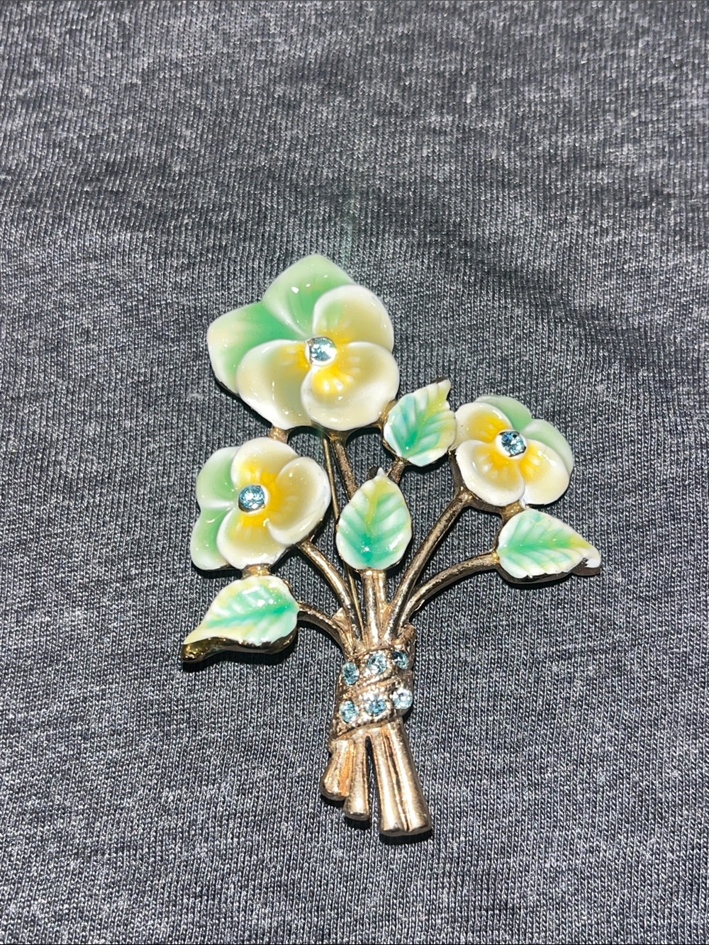 Beautiful vintage Monet hallmarked flower brooch
